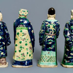Un ensemble de huit figures en biscuit émaillé figurant 'Les Huit Immortels', Chine, République, 20ème — photo 4