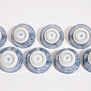 Un ensemble de huit tasses et soucoupes en porcelaine de Chine bleu et blanc, 19ème — photo 9