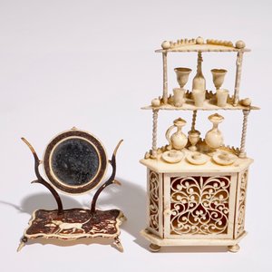 Un ensemble de mobilier miniature pour une maison de poupée, France, 19ème — photo 6