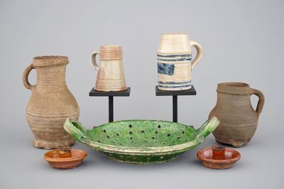Un ensemble de pièces en grès et potterie du 14/18ème siècle, Les Pays-Bas
