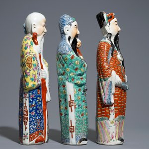 Un ensemble de trois figures d'Immortels en porcelaine de Chine famille rose, 19/20ème — photo 3