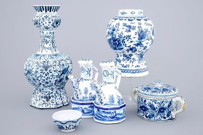 Un ensemble en faïence de Delft bleu et blanc, Pays-Bas et France, 18/19ème
