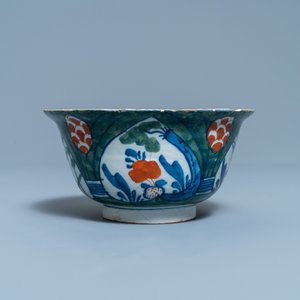 Un ensemble en faïence de Delft polychrome à décor 'quatre coeurs', 1ère moitié du 18ème — photo 14