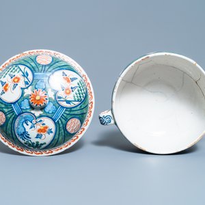 Un ensemble en faïence de Delft polychrome à décor 'quatre coeurs', 1ère moitié du 18ème — photo 24