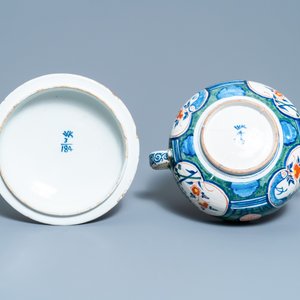 Un ensemble en faïence de Delft polychrome à décor 'quatre coeurs', 1ère moitié du 18ème — photo 25