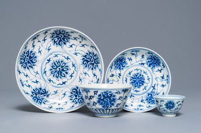 Un ensemble en porcelaine de Chine à décor de rinceaux de lotus, marque de Guangxu, 19/20ème