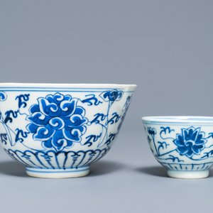Un ensemble en porcelaine de Chine à décor de rinceaux de lotus, marque de Guangxu, 19/20ème — photo 4