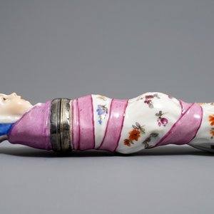 Un étui à aiguilles en porcelaine à monture en argent, France, 18/19ème — photo 2