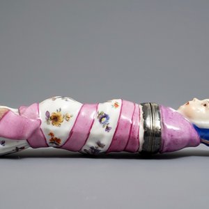 Un étui à aiguilles en porcelaine à monture en argent, France, 18/19ème — photo 4