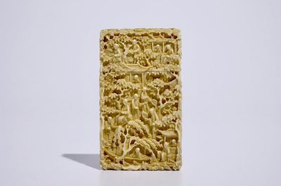 Un étui à cartes de visite en ivoire sculpté, Chine, Canton, 19ème