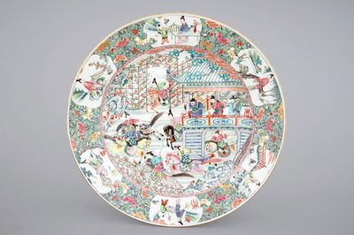 Un exceptionnel et très grand plat famille rose au décor d'amazones sur chevaux, Yongzheng, 1722-1735