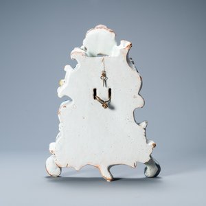 Un exceptionnel porte-montre en faïence polychrome de Delft, daté 1772 — photo 3