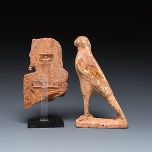 Un faucon de Horus et un fragment de pharaon en bois sculpté, Egypte, Basse époque — photo 4