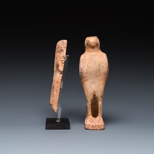 Un faucon de Horus et un fragment de pharaon en bois sculpté, Egypte, Basse époque — photo 5