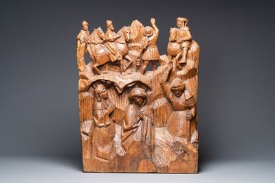 Un fragment de retable en chêne sculpté: 'Soldats romains sur le mont Golgotha', Flandres, vers 1500