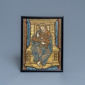 Un fragment de textile brodé figurant Christ au calice assis sur le trône, Italie, 16ème — photo 1