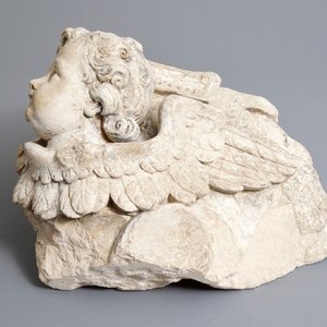 Un fragment d'un chérubin en pierre calcaire, 17/18ème — photo 3