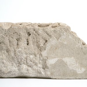 Un fragment d'une arche romane en pierre sculptée, France, 12/13ème — photo 4