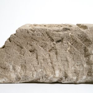 Un fragment d'une arche romane en pierre sculptée, France, 12/13ème — photo 6