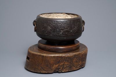 Un furogama en fer forgé sur pied en bois, Japon, Edo/Meiji, 18/19ème