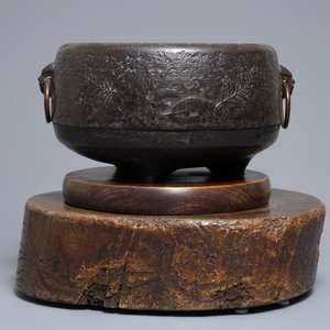 Un furogama en fer forgé sur pied en bois, Japon, Edo/Meiji, 18/19ème — photo 2