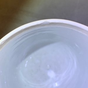 Un gobelet en porcelaine de Chine bleu et blanc d'après un modèle en argent, Kangxi — photo 8