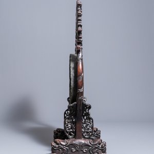 Un gong en bronze dans son support en bois sculpté, Chine, 19ème — photo 3