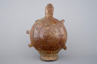 Un gourde de pélerin armoirié en grès de Raeren, ca. 1600