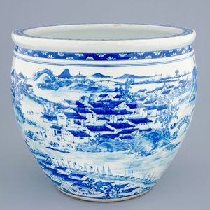 Un grand aquarium avec une vue de Canton en porcelaine de Chine bleu et blanc, 19ème — photo 7