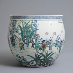 Un grand aquarium en porcelaine de Chine doucai à décor des 'cent garçons', 20ème — photo 4