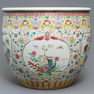 Un grand aquarium en porcelaine de Chine famille rose, 19ème — photo 3
