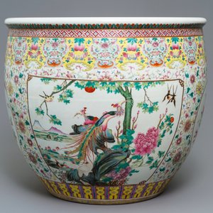 Un grand aquarium en porcelaine de Chine famille rose, 19ème — photo 4