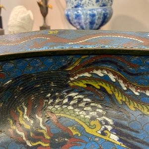 Un grand bassin en émaux cloisonnés à décor d'un qilin, des phénix et des dragons, Chine, République — photo 3