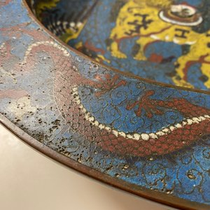 Un grand bassin en émaux cloisonnés à décor d'un qilin, des phénix et des dragons, Chine, République — photo 7