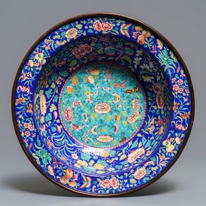 Un grand bassin en émaux de Canton, Chine, 18/19ème — photo 1