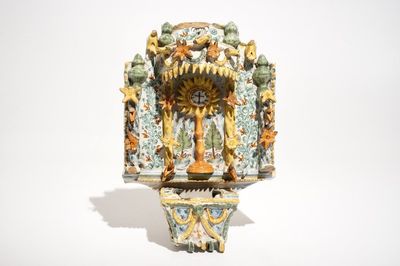 Un grand bénitier en faïence polychrome, Talavera, Espangne, 2ème moitié du 18ème
