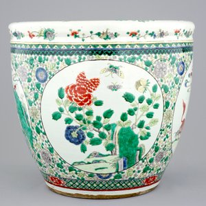 Un grand bol à poissons en porcelaine de Chine famille verte, 19ème — photo 2