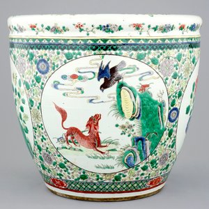 Un grand bol à poissons en porcelaine de Chine famille verte, 19ème — photo 3