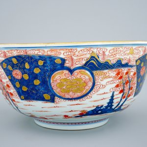 Un grand bol à punch en porcelaine de Chine de style Imari, Kangxi — photo 3