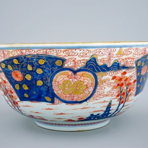 Un grand bol à punch en porcelaine de Chine de style Imari, Kangxi — photo 5
