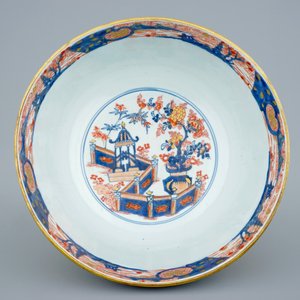 Un grand bol à punch en porcelaine de Chine de style Imari, Kangxi — photo 6