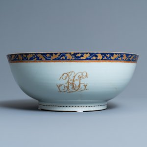 Un grand bol à punch et son plat en porcelaine de Chine d'exportation orné d'un monogramme, Qianlong — photo 6