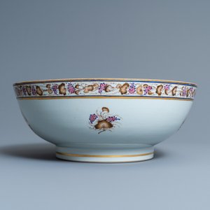 Un grand bol à punch et son plat en porcelaine de Chine famille rose d'exportation, Qianlong — photo 5