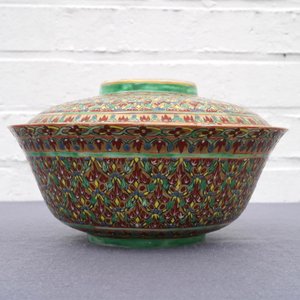 Un grand bol couvert en porcelaine de Chine Bencharong pour le marché thai, 19ème — photo 13