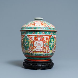 Un grand bol couvert en porcelaine de Chine de type 'Bencharong' pour le marché thai, milieu du 18ème — photo 1