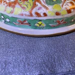 Un grand bol couvert en porcelaine de Chine de type 'Bencharong' pour le marché thai, milieu du 18ème — photo 11