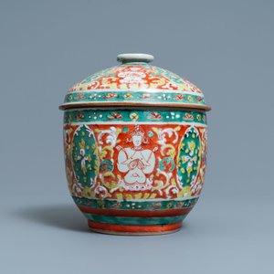 Un grand bol couvert en porcelaine de Chine de type 'Bencharong' pour le marché thai, milieu du 18ème — photo 2