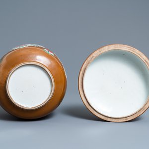 Un grand bol couvert en porcelaine de Chine famille rose à fond brun capucin, Qianlong — photo 7