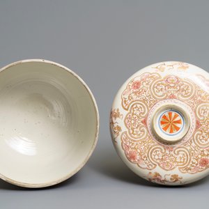 Un grand bol couvert en porcelaine de Chine rouge de fer et doré, Kangxi — photo 7