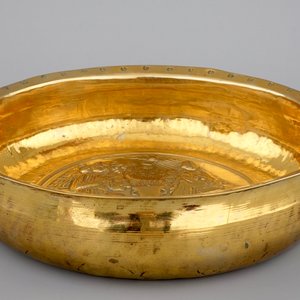 Un grand bol d'offrande en laiton de Nuremberg, 16ème siècle — photo 2